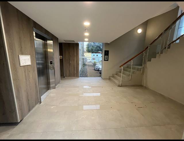 1,715M² OFFICE TO LET IN RONDEBOSCH